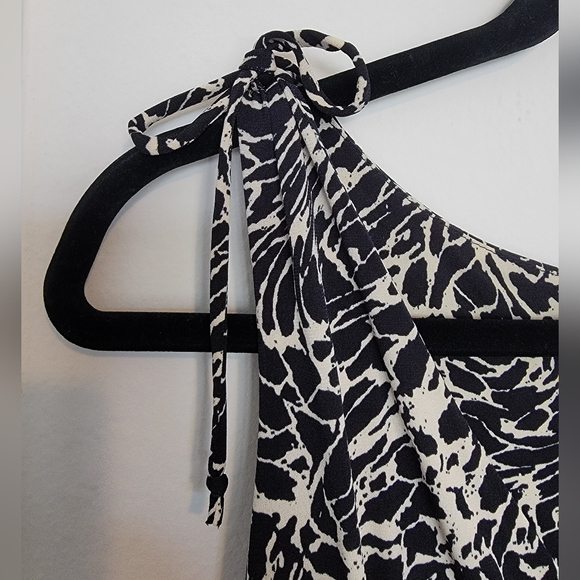 D.J. Summers cream and black dress. - Picture 5 of 8